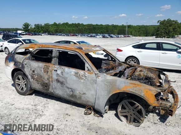 2005 Dodge Magnum SE with VIN 2D4FV48T05H185562, listed as a Copart auction lot 56011775 with Not provided miles and Non repairable. Bid and sale history available at DreamBid. Image 4.