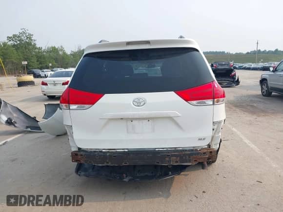 2014 Toyota Sienna XLE с VIN 5TDYK3DC9ES410514, выставлен на аукционе IAAI как лот 42905242 с пробегом 320 595 миль миль и . История ставок и продаж доступна на DreamBid. Изображение 17.