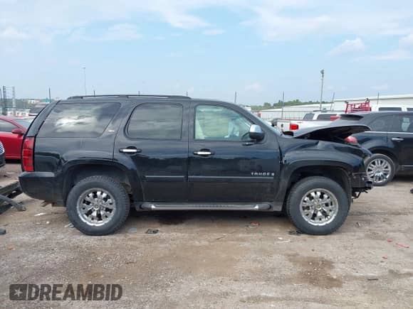 2007 Chevrolet Tahoe LT z VIN 1GNFC13J17R361987, wystawiony jako IAAI lot #43239900 z przebiegiem 54 027 mil mil oraz . Historia ofert i sprzedaży dostępna na DreamBid. Obrazek 14.