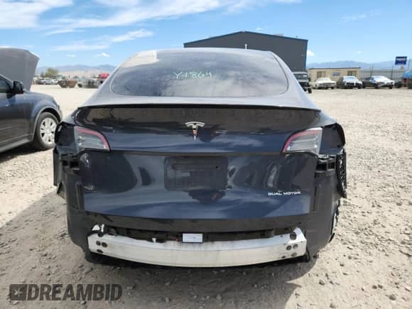 2021 Tesla Model Y Long Range with VIN 5YJYGDEEXMF282598, listed as a Copart auction lot 71928785 with 101,186 mi miles and Salvage title. Bid and sale history available at DreamBid. Image 6.