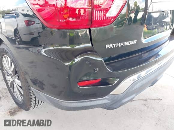 2019 Nissan Pathfinder S z VIN 5N1DR2MN4KC588328, wystawiony jako IAAI lot #43241222 z przebiegiem 129 820 mil mil oraz . Historia ofert i sprzedaży dostępna na DreamBid. Obrazek 17.