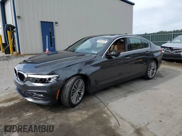 2018 BMW 5 Series 530i xDrive с VIN WBAJA7C52JG909431, выставлен на аукционе Copart как лот 84040155 с пробегом 122 274 миль миль и Списание • Salvage title. История ставок и продаж доступна на DreamBid. Изображение 1.