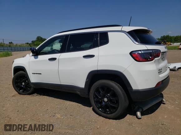 2024 Jeep Compass Latitude Lux с VIN 3C4NJDFN5RT579970, выставлен на аукционе Copart как лот 63018115 с пробегом 11 683 миль миль и Списание • Salvage title. История ставок и продаж доступна на DreamBid. Изображение 2.