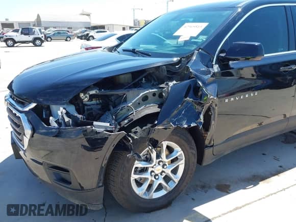 2020 Chevrolet Traverse LS z VIN 1GNERFKW8LJ301377, wystawiony jako IAAI lot #42965815 z przebiegiem 60 785 mil mil oraz . Historia ofert i sprzedaży dostępna na DreamBid. Obrazek 6.