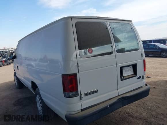 2008 Ford Econoline Cargo Commercial z VIN 1FTNS24L28DA01977, wystawiony jako IAAI lot #41393467 z przebiegiem Nie podano mil oraz . Historia ofert i sprzedaży dostępna na DreamBid. Obrazek 3.