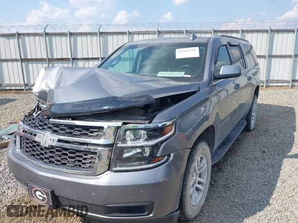 2019 Chevrolet Suburban LT z VIN 1GNSKHKC1KR402799, wystawiony jako IAAI lot #43265120 z przebiegiem 131 870 mil mil oraz . Historia ofert i sprzedaży dostępna na DreamBid. Obrazek 6.