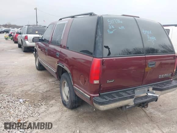 1999 Chevrolet Tahoe z VIN 1GNEC13R8XJ511786, wystawiony jako IAAI lot #41538890 z przebiegiem 196 764 mil mil oraz . Historia ofert i sprzedaży dostępna na DreamBid. Obrazek 3.