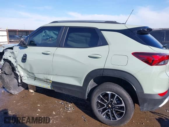 2025 Chevrolet TrailBlazer LT with VIN KL79MPSL8SB093463, listed as a IAAI auction lot 41636738 with 3,998 mi miles and . Bid and sale history available at DreamBid. Image 15.