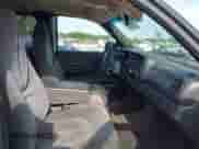 1999 Dodge Dakota SLT z VIN 1B7GL22Y9XS164138, wystawiony jako IAAI lot #42780217 z przebiegiem 132 946 mil mil oraz . Historia ofert i sprzedaży dostępna na DreamBid. Obrazek 5.
