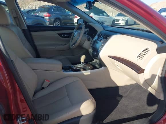 2015 Nissan Altima S с VIN 1N4AL3AP1FC117026, выставлен на аукционе IAAI как лот 42574691 с пробегом 46 561 миль миль и . История ставок и продаж доступна на DreamBid. Изображение 5.