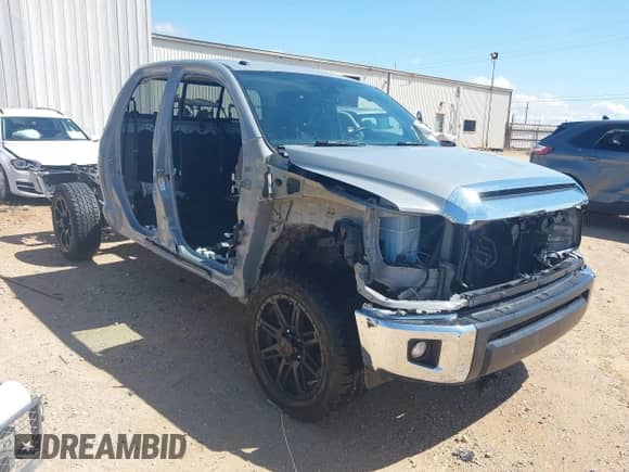 2018 Toyota Tundra SR с VIN 5TFUW5F1XJX752861, выставлен на аукционе IAAI как лот 42443800 с пробегом 72 547 миль миль и . История ставок и продаж доступна на DreamBid. Изображение 1.