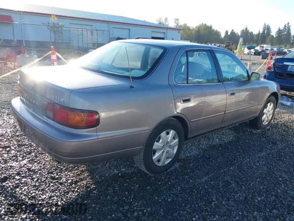 1996 Toyota Camry LE with VIN JT2BF12K0T0158833, listed as a IAAI auction lot 43212903 with 288,605 mi miles and . Bid and sale history available at DreamBid. Image 4.