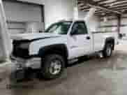 2007 Chevrolet Silverado 2500HD Work Truck z VIN 1GCHC24U27E198337, wystawiony jako Copart lot #63511125 z przebiegiem Nie podano mil oraz Szkoda całkowita • Salvage title. Historia ofert i sprzedaży dostępna na DreamBid. Obrazek 1.