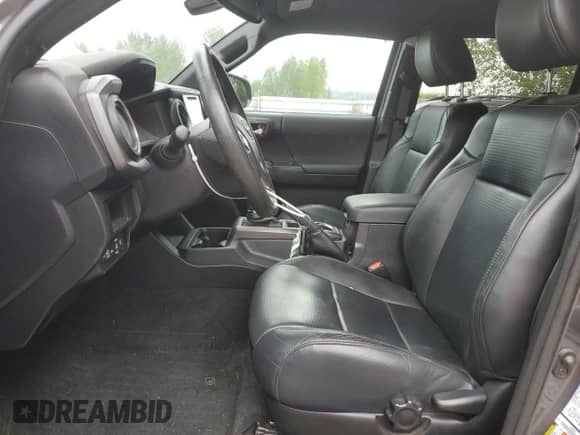 2018 Toyota Tacoma SR5 z VIN 5TFDZ5BN6JX033235, wystawiony jako Copart lot #69398295 z przebiegiem 67 122 mil mil oraz Szkoda całkowita • Salvage title. Historia ofert i sprzedaży dostępna na DreamBid. Obrazek 7.