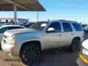 2013 Chevrolet Tahoe LT z VIN 1GNSCBE07DR143461, wystawiony jako IAAI lot #43349311 z przebiegiem 183 826 mil mil oraz . Historia ofert i sprzedaży dostępna na DreamBid. Obrazek 14.