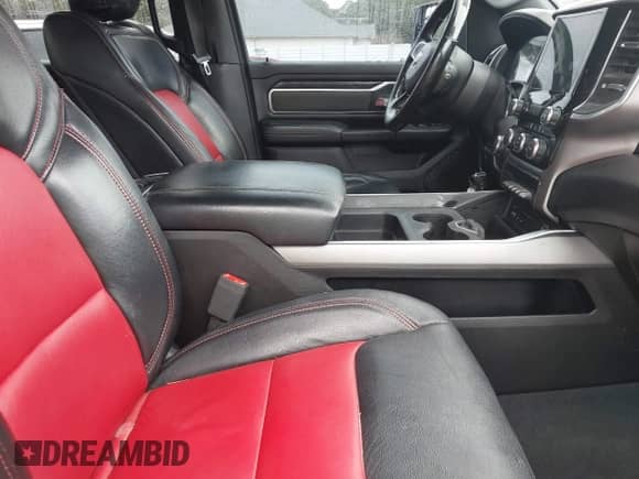 2019 Ram 1500 Big Horn z VIN 1C6SRFFT9KN577304, wystawiony jako IAAI lot #43334051 z przebiegiem 187 962 mil mil oraz . Historia ofert i sprzedaży dostępna na DreamBid. Obrazek 5.