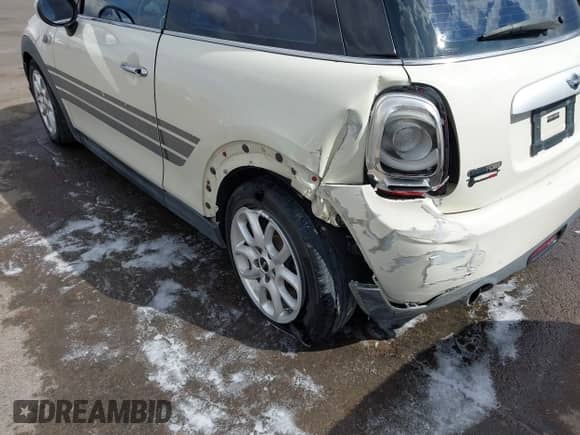 2014 MINI Hardtop with VIN WMWXM5C50ET936887, listed as a IAAI auction lot 43242221 with 148,521 mi miles and . Bid and sale history available at DreamBid. Image 6.