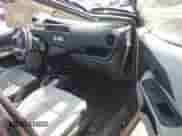 2012 Toyota Prius One z VIN JTDKDTB37C1502198, wystawiony jako IAAI lot #43184125 z przebiegiem 132 906 mil mil oraz . Historia ofert i sprzedaży dostępna na DreamBid. Obrazek 5.