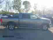 2013 Ram 1500 SLT z VIN 1C6RR6LG8DS532302, wystawiony jako IAAI lot #42038518 z przebiegiem 146 523 mil mil oraz . Historia ofert i sprzedaży dostępna na DreamBid. Obrazek 13.