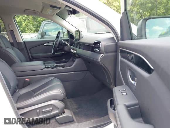 2024 Honda Pilot EX-L with VIN 5FNYG2H55RB008152, listed as a IAAI auction lot 42651116 with 19,679 mi miles and . Bid and sale history available at DreamBid. Image 5.