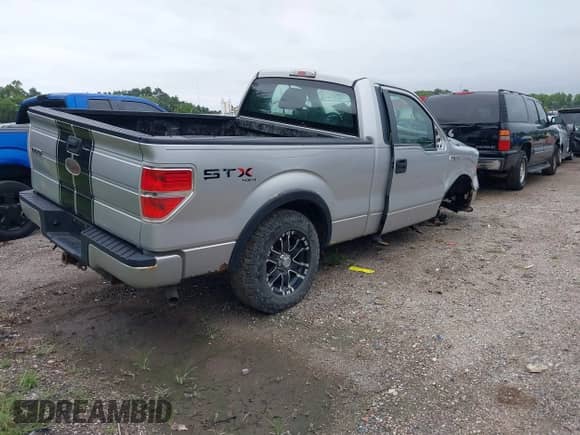 2009 Ford F-150 XL с VIN 1FTRF14W49KB67005, выставлен на аукционе IAAI как лот 43568212 с пробегом 197 731 миль миль и . История ставок и продаж доступна на DreamBid. Изображение 4.