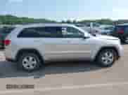 2011 Jeep Grand Cherokee Laredo z VIN 1J4RR4GG4BC586012, wystawiony jako IAAI lot #42973094 z przebiegiem 177 559 mil mil oraz . Historia ofert i sprzedaży dostępna na DreamBid. Obrazek 13.