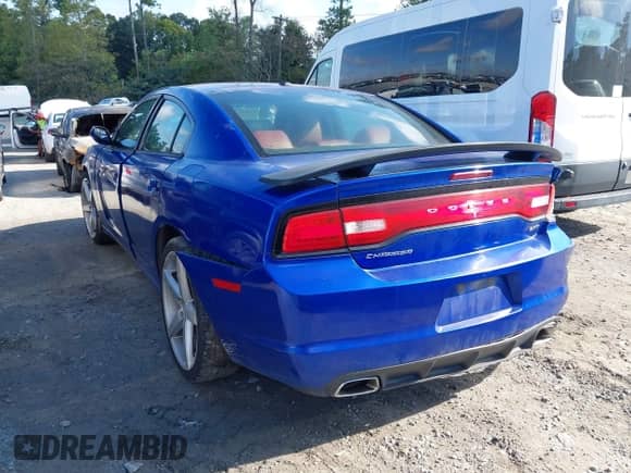 2014 Dodge Charger SXT with VIN 2C3CDXHG9EH369698, listed as a IAAI auction lot 43302967 with 290,101 mi miles and . Bid and sale history available at DreamBid. Image 3.