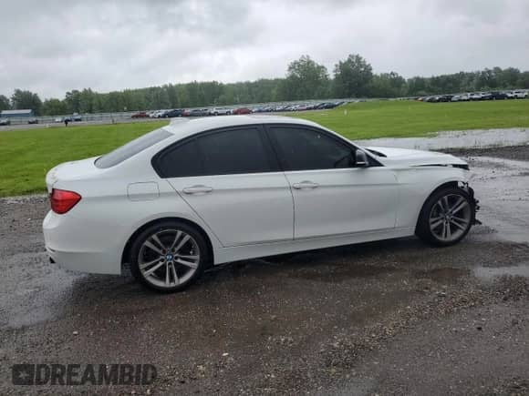 2013 BMW 3 Series 335i xDrive z VIN WBA3B9G59DNR90259, wystawiony jako Copart lot #61618495 z przebiegiem 127 440 mil mil oraz Szkoda całkowita • Salvage title. Historia ofert i sprzedaży dostępna na DreamBid. Obrazek 3.