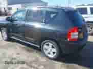 2010 Jeep Compass Sport z VIN 1J4NT1FB1AD624776, wystawiony jako IAAI lot #41571247 z przebiegiem 172 799 mil mil oraz . Historia ofert i sprzedaży dostępna na DreamBid. Obrazek 3.