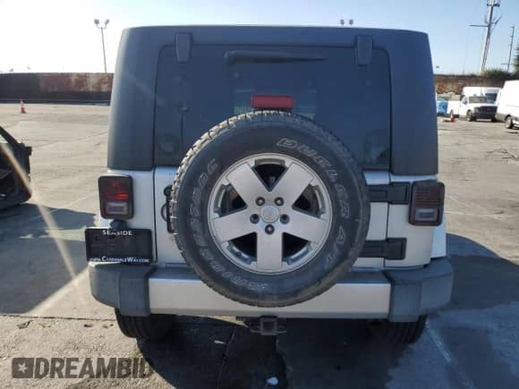 2008 Jeep Wrangler Unlimited Sahara с VIN 1J4GA59198L525731, выставлен на аукционе Copart как лот 82323455 с пробегом 185 338 миль миль и Чистый • Clean title. История ставок и продаж доступна на DreamBid. Изображение 6.