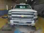 2016 Chevrolet Silverado 2500HD Work Truck z VIN 1GC1KUE80GF247093, wystawiony jako Copart lot #69404585 z przebiegiem 177 001 mil mil oraz Czysty tytuł • Clean title. Historia ofert i sprzedaży dostępna na DreamBid. Obrazek 5.