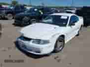 1998 Ford Mustang z VIN 1FAFP4046WF101622, wystawiony jako IAAI lot #43422529 z przebiegiem 31 736 mil mil oraz . Historia ofert i sprzedaży dostępna na DreamBid. Obrazek 2.