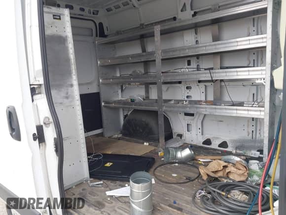 2020 Ram ProMaster Cargo z VIN 3C6TRVBG3LE132005, wystawiony jako IAAI lot #42275486 z przebiegiem 198 565 mil mil oraz . Historia ofert i sprzedaży dostępna na DreamBid. Obrazek 8.