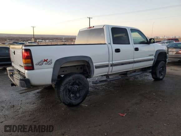2002 Chevrolet Silverado 2500HD LS z VIN 1GCHK23G92F223123, wystawiony jako Copart lot #84289734 z przebiegiem 174 131 mil mil oraz Szkoda całkowita • Salvage title. Historia ofert i sprzedaży dostępna na DreamBid. Obrazek 3.