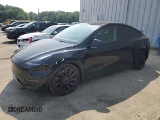 2023 Tesla Model Y Performance z VIN 7SAYGDEF6PF860826, wystawiony jako Copart lot #60297665 z przebiegiem 50 772 mil mil oraz Szkoda całkowita • Salvage title. Historia ofert i sprzedaży dostępna na DreamBid. Obrazek 1.