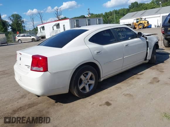 2010 Dodge Charger SXT with VIN 2B3CA3CV3AH156048, listed as a IAAI auction lot 43095196 with 180,298 mi miles and . Bid and sale history available at DreamBid. Image 4.