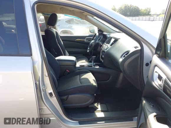 2019 Nissan Pathfinder S z VIN 5N1DR2MNXKC629366, wystawiony jako IAAI lot #42943140 z przebiegiem 165 192 mil mil oraz . Historia ofert i sprzedaży dostępna na DreamBid. Obrazek 5.