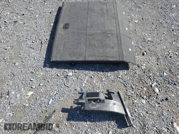 2019 Chevrolet Suburban LT с VIN 1GNSKHKC1KR159219, выставлен на аукционе Copart как лот 84354715 с пробегом 71 601 миль миль и Списание • Salvage title. История ставок и продаж доступна на DreamBid. Изображение 13.