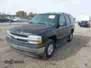 2005 Chevrolet Tahoe LS z VIN 1GNEC13V85R202573, wystawiony jako IAAI lot #43523817 z przebiegiem 225 879 mil mil oraz . Historia ofert i sprzedaży dostępna na DreamBid. Obrazek 2.