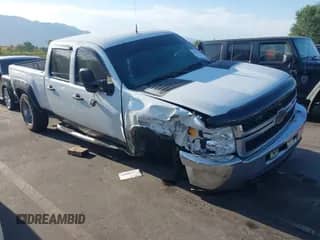 2014 Chevrolet Silverado 2500HD Work Truck z VIN 1GC1KVCG6EF144919, wystawiony jako IAAI lot #42968279 z przebiegiem 145 810 mil mil oraz . Historia ofert i sprzedaży dostępna na DreamBid. Obrazek 1.