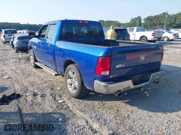 2016 Ram 1500 Big Horn z VIN 1C6RR7GTXGS156316, wystawiony jako IAAI lot #43245706 z przebiegiem 167 931 mil mil oraz . Historia ofert i sprzedaży dostępna na DreamBid. Obrazek 3.