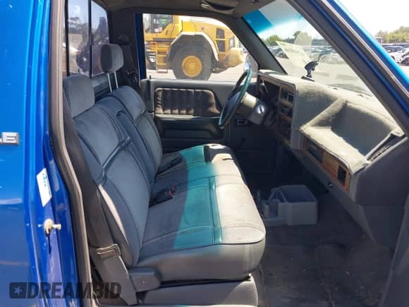 1992 Dodge Dakota z VIN 1B7HL26Y3NS501835, wystawiony jako IAAI lot #42808146 z przebiegiem 141 463 mil mil oraz . Historia ofert i sprzedaży dostępna na DreamBid. Obrazek 5.