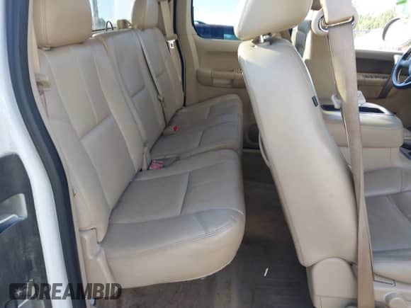 2012 Chevrolet Silverado 1500 LT z VIN 1GCRKSE71CZ282460, wystawiony jako IAAI lot #43475158 z przebiegiem 250 024 mil mil oraz . Historia ofert i sprzedaży dostępna na DreamBid. Obrazek 8.