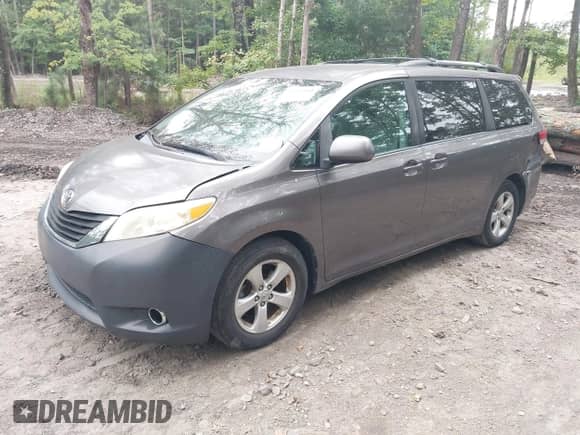 2011 Toyota Sienna LE AAS with VIN 5TDKK3DC3BS013303, listed as a IAAI auction lot 43352604 with 222,313 mi miles and . Bid and sale history available at DreamBid. Image 2.
