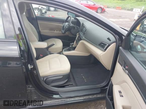 2017 Hyundai Elantra SE z VIN 5NPD84LF6HH118778, wystawiony jako IAAI lot #42700078 z przebiegiem 86 177 mil mil oraz . Historia ofert i sprzedaży dostępna na DreamBid. Obrazek 5.