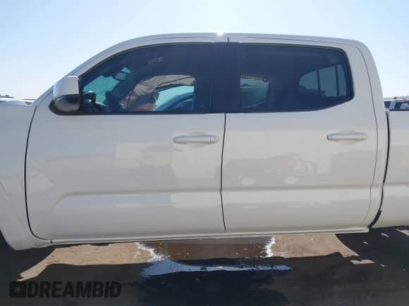 2021 Toyota Tacoma SR5 z VIN 3TMDZ5BN4MM111750, wystawiony jako IAAI lot #41981638 z przebiegiem 26 030 mil mil oraz . Historia ofert i sprzedaży dostępna na DreamBid. Obrazek 15.