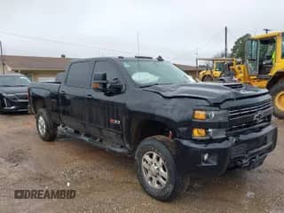 2017 Chevrolet Silverado 2500HD LT z VIN 1GC1KVEY9HF111035, wystawiony jako IAAI lot #41470279 z przebiegiem 155 494 mil mil oraz . Historia ofert i sprzedaży dostępna na DreamBid. Obrazek 1.