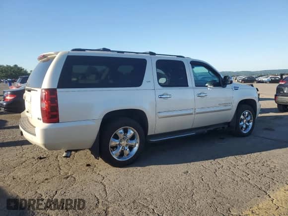 2008 Chevrolet Suburban LTZ z VIN 1GNFK16328R195352, wystawiony jako Copart lot #70376165 z przebiegiem 172 456 mil mil oraz Czysty tytuł • Clean title. Historia ofert i sprzedaży dostępna na DreamBid. Obrazek 3.