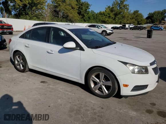 2013 Chevrolet Cruze 2LT z VIN 1G1PE5SB9D7245266, wystawiony jako Copart lot #70882115 z przebiegiem 152 070 mil mil oraz Czysty tytuł • Clean title. Historia ofert i sprzedaży dostępna na DreamBid. Obrazek 4.