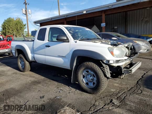 2014 Toyota Tacoma with VIN 5TFUX4EN8EX027387, listed as a Copart auction lot 80344235 with 187,257 mi miles and Salvage title. Bid and sale history available at DreamBid. Image 4.